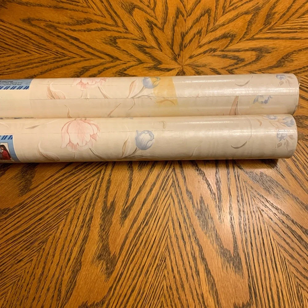 Vintage crown frosted silks wallpaper